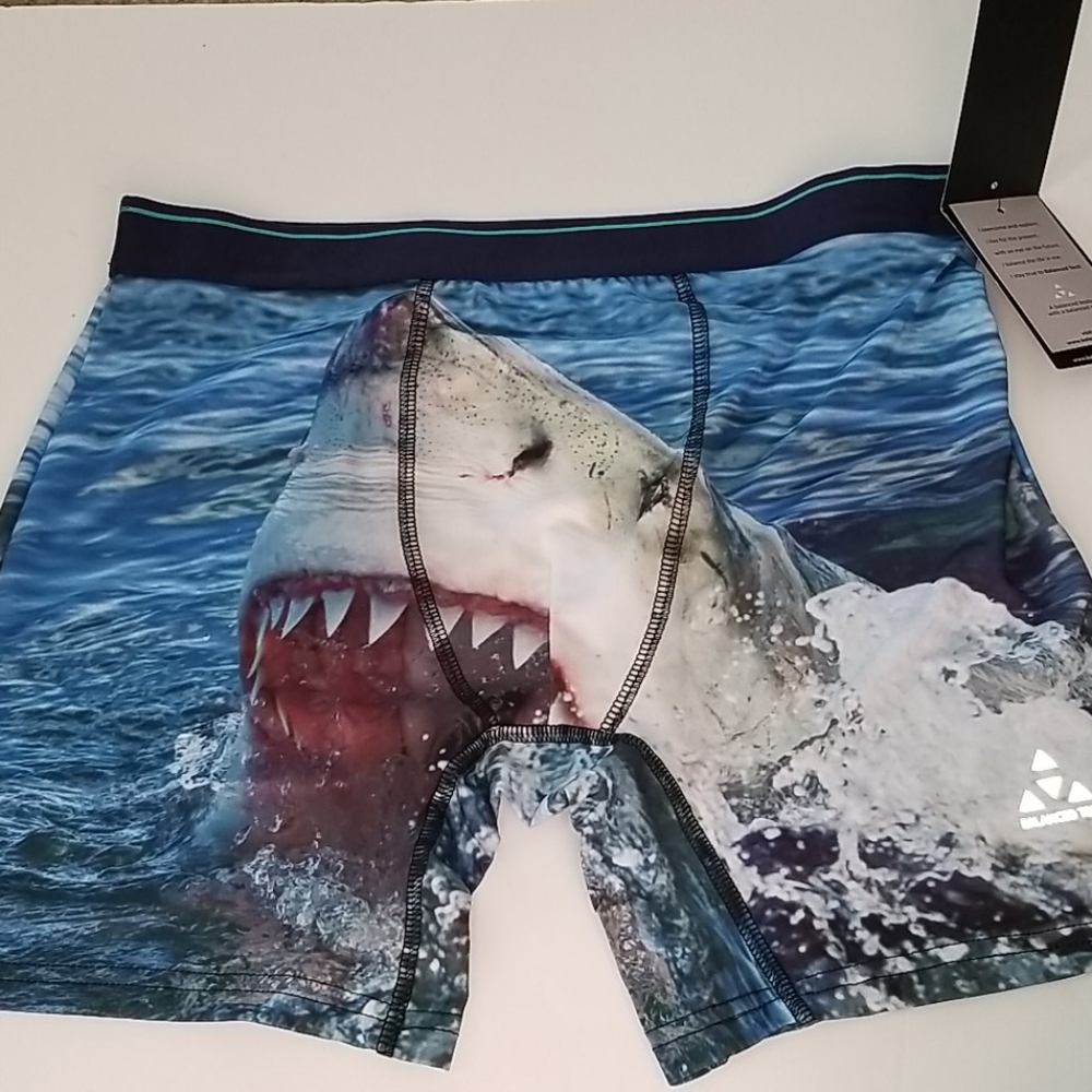 $8.FIRM PRICE JAWS Shark Boxer